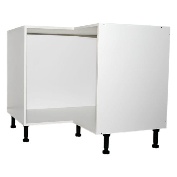 Keittiön alakulmakaappi Moderni alakulmakaappi keittiöön, valkoinen, tilava ja käytännöllinen.