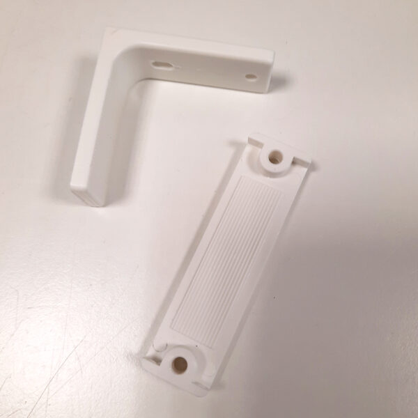 Peitelevyn kiinnitin malli L valkoinen muovi