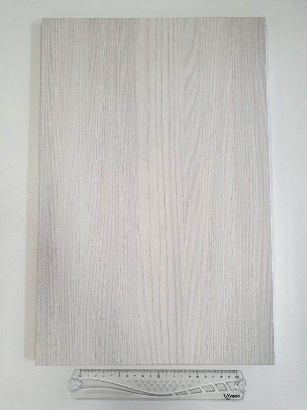 Bella Syncron Vaalea saarni kalusteovi