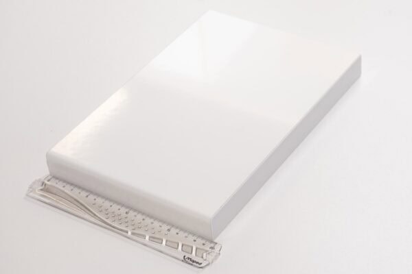 Valkoinen kiiltävä 0028 30mm laminaattitaso