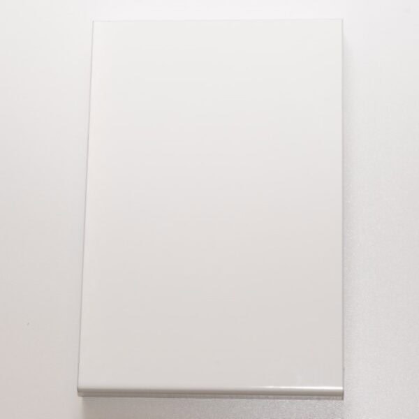 Valkoinen kiiltävä 0028 30mm laminaattitaso