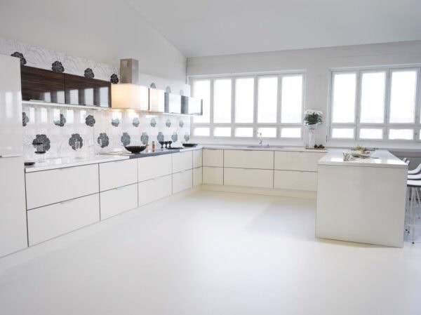 Fino kiiltävä puhdasvalkea kalusteovi