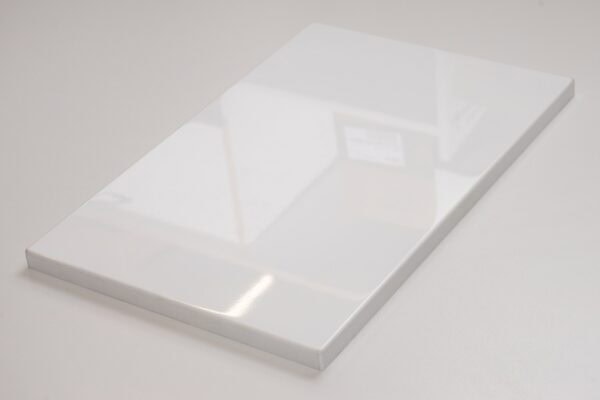 Iiris R3 Kiiltävä Valkoinen kalusteovi