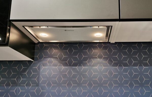 Esistyle Linear 530 liesituuletin, Valkoinen/RST