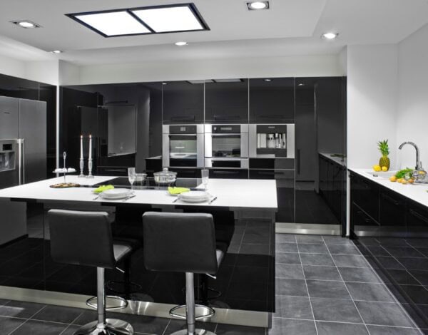 Luxe Musta korkeakiiltoinen kalusteovi