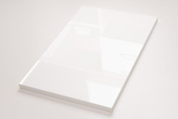 PET 32UI valkoinen kiiltävä kalusteovi