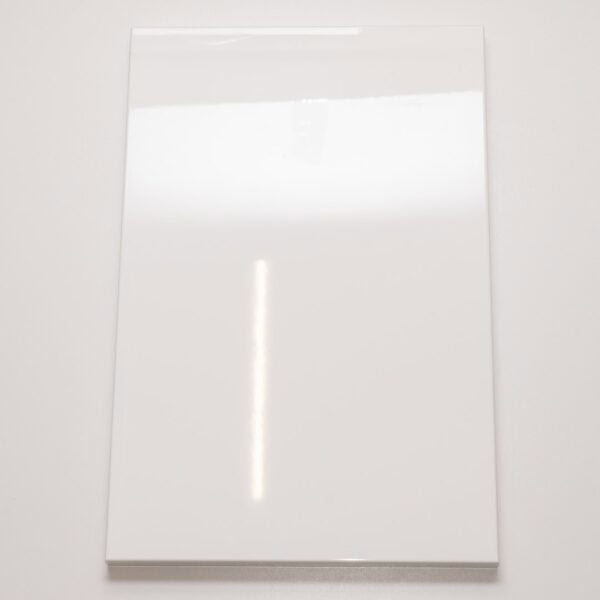 Selma R2 korkeakiiltävä vitivalkoinen kalusteovi