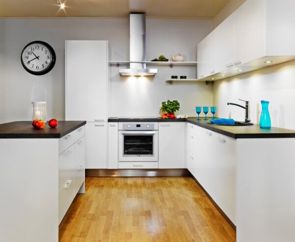 Basic R2 Sileä vitivalkoinen kalusteovi