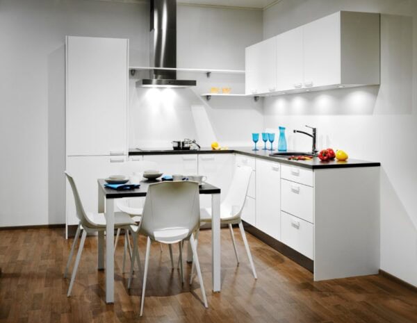 Basic R2 Sileä vitivalkoinen kalusteovi