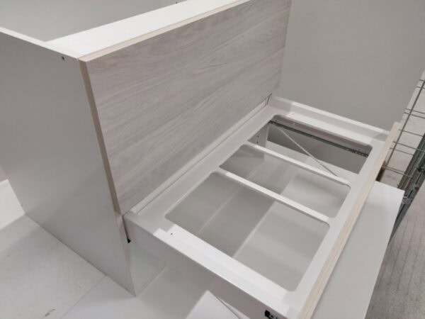 Allaskaappi kahdella hidastelaatikolla + lajittelukehikolla