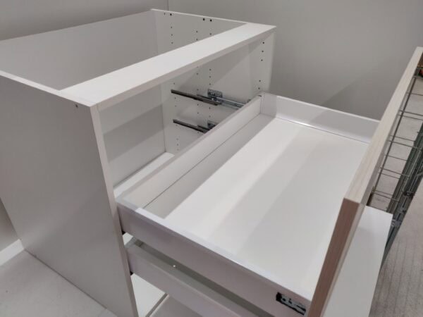 Allaskaappi kahdella hidastelaatikolla + lajittelukehikolla