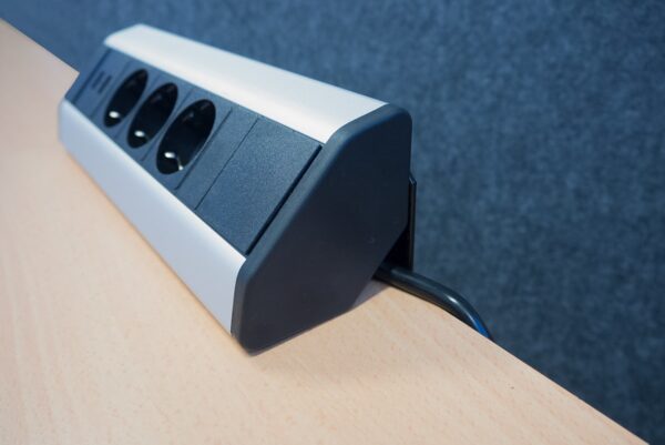 Työtason pistorasia 3xSchuko+2xUSB