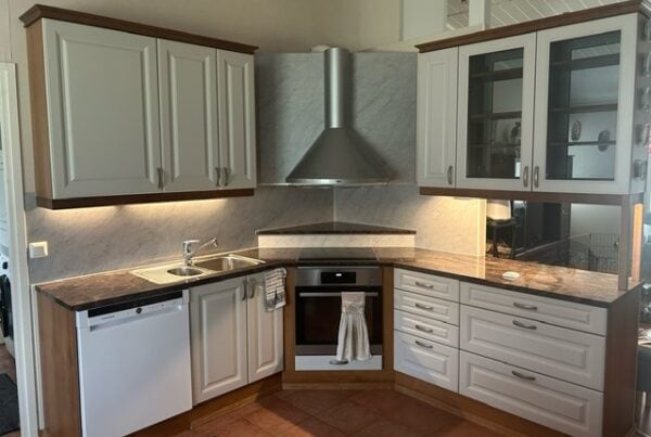 Vaalea marmori / tumma marmori välitilalevy