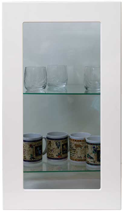 Harmaa lasi lasiaukkoiseen oveen