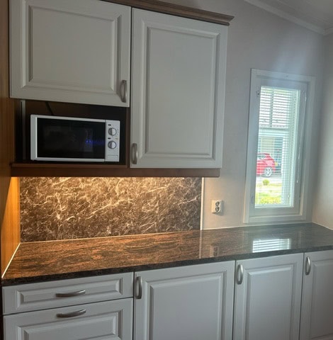 Vaalea marmori / tumma marmori välitilalevy