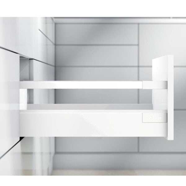 TEN2-profiililaatikko 500 korkeana, osina, moderni ja käytännöllinen säilytysratkaisu.