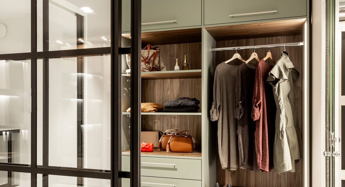 kuvakaruselli-vaatekaappi